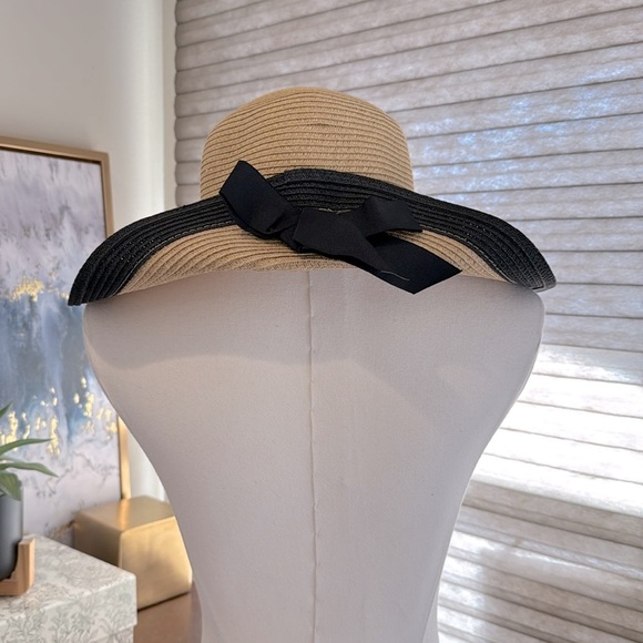 Woman's Nine West Tan and Black Women's Floppy Hat. - Picture 6 of 7